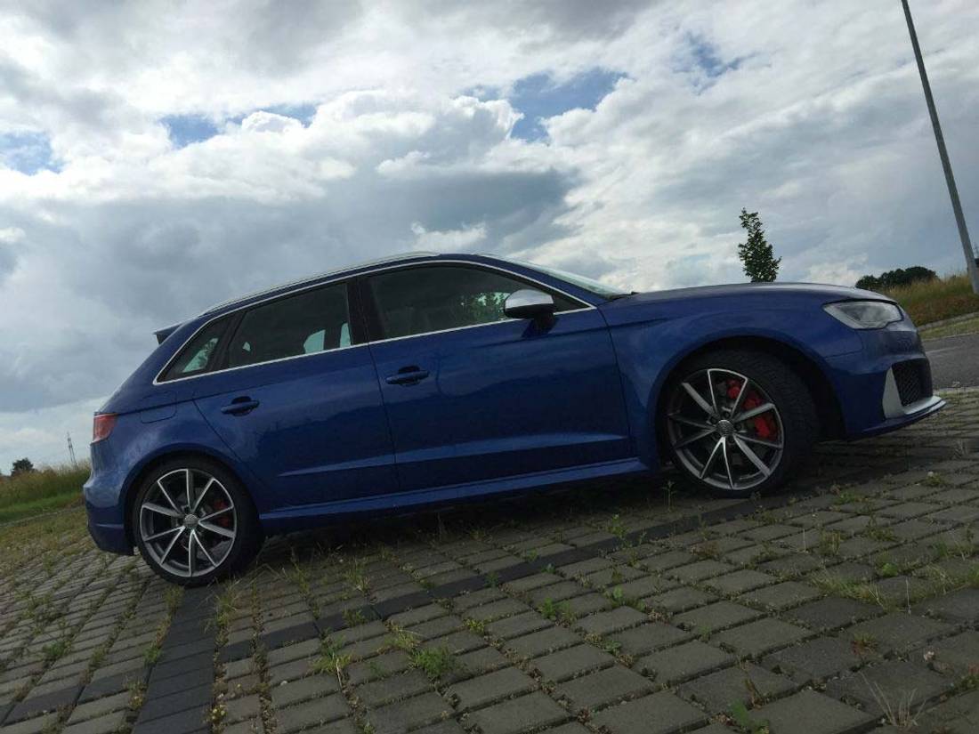 Audi RS3 albastru faţă