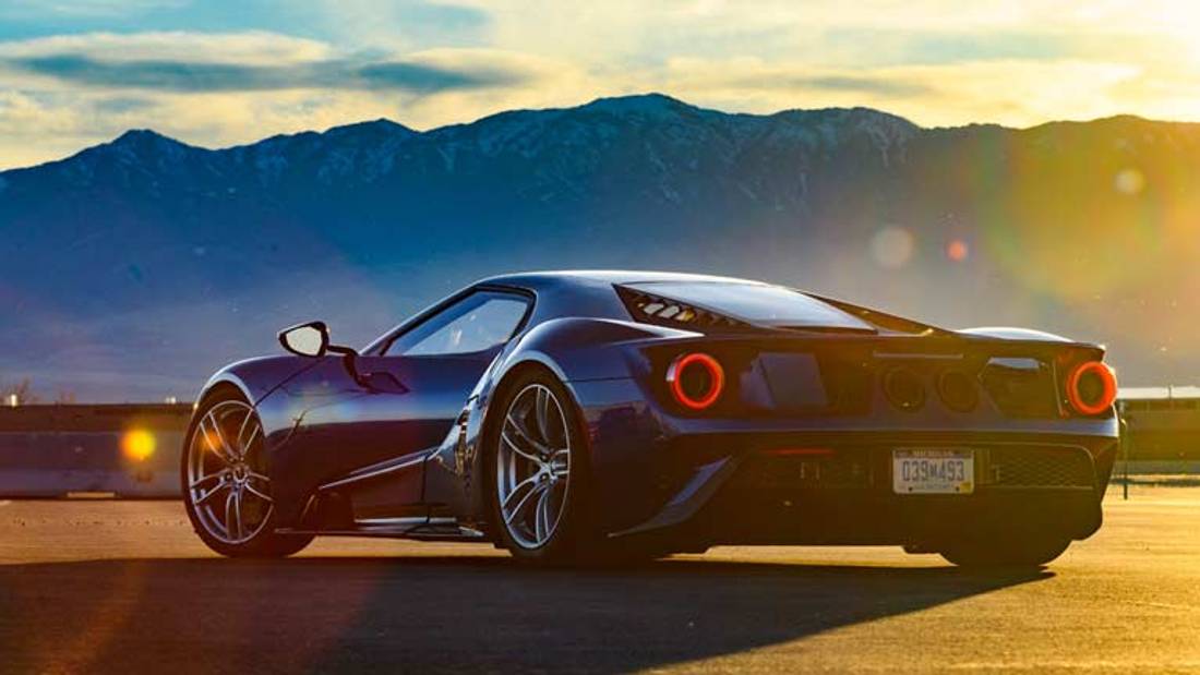 Ford GT vedere din spate