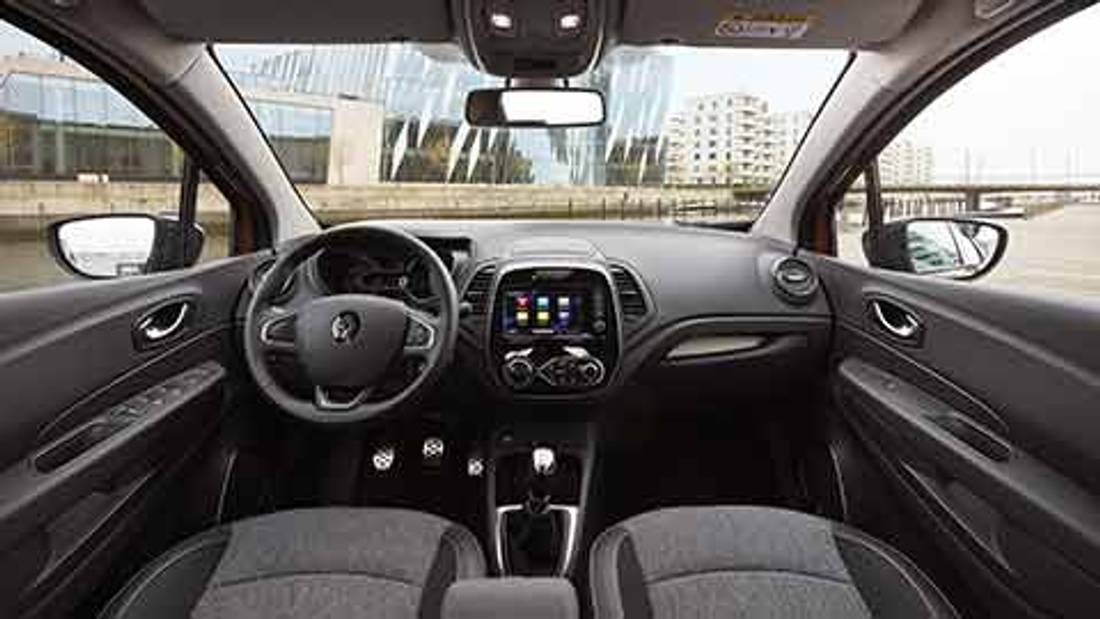 Renault Captur cockpit