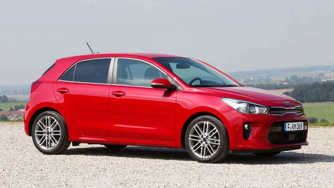 Kia Rio vedere din lateral