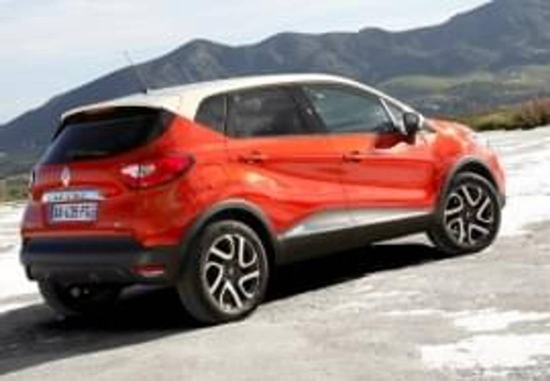 Renault Captur privit din spate