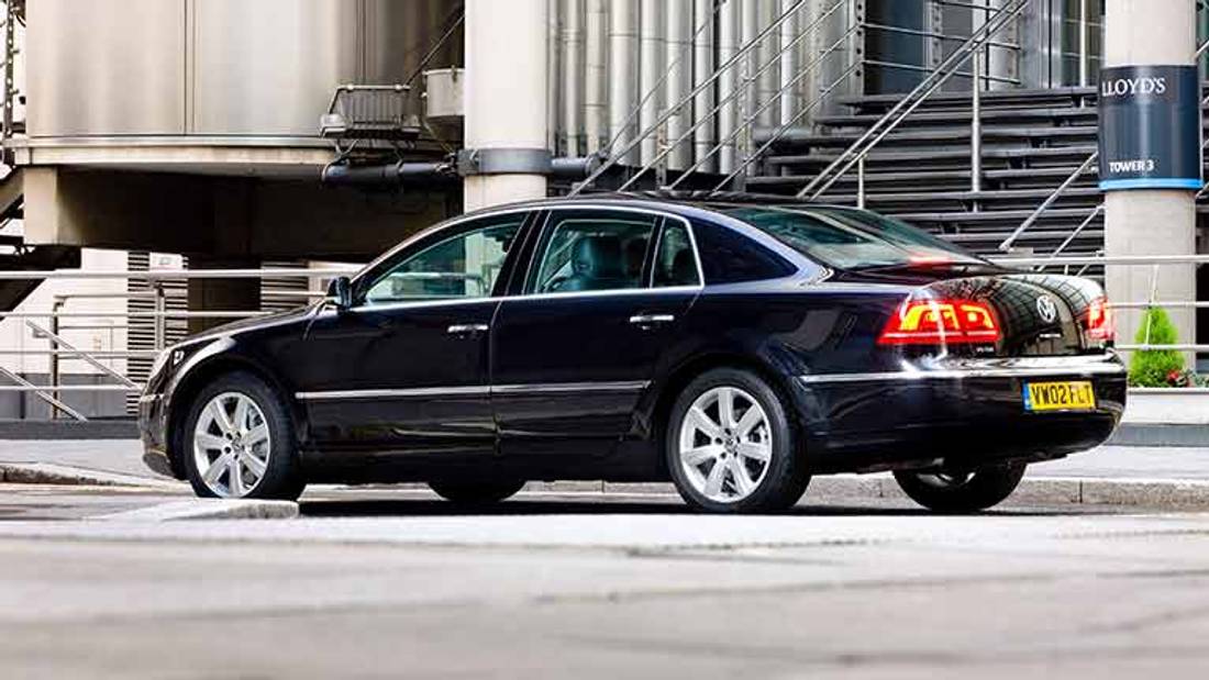 Volkswagen Phaeton privit din spate