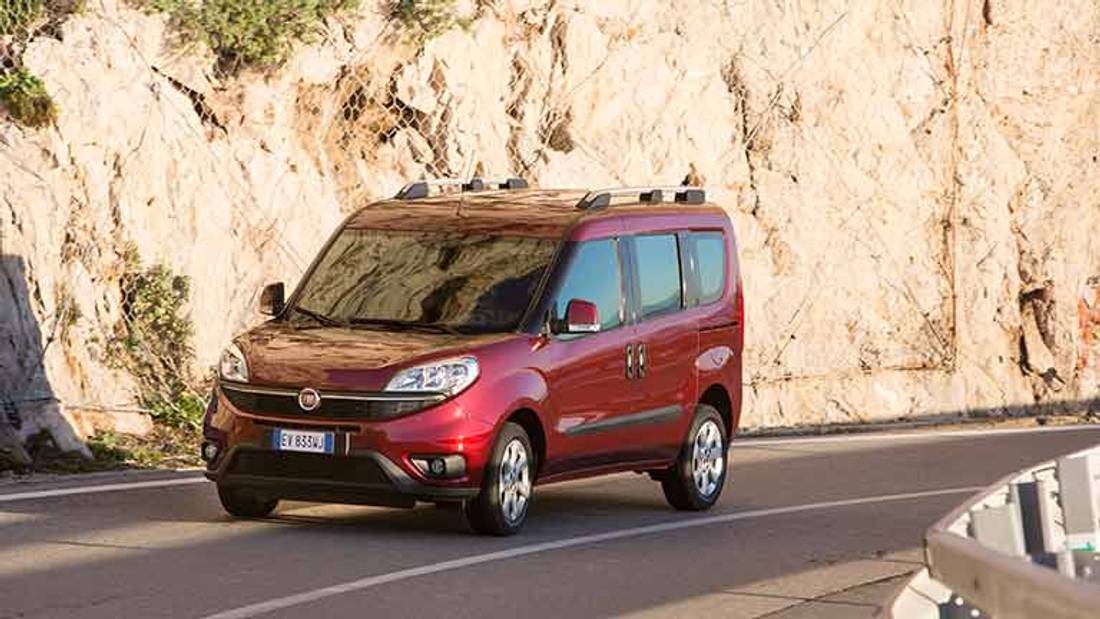 Fiat Doblo rosu