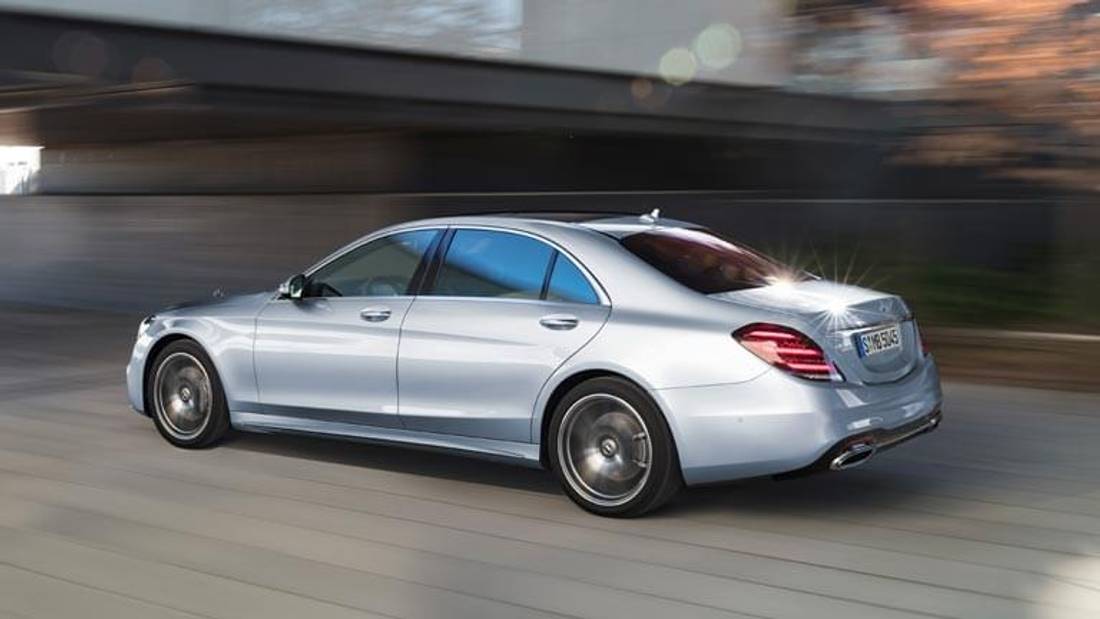 Mercedes S Class privit din spate