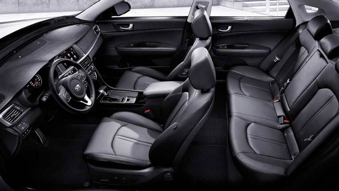 vedere in interiorul Kia Optima