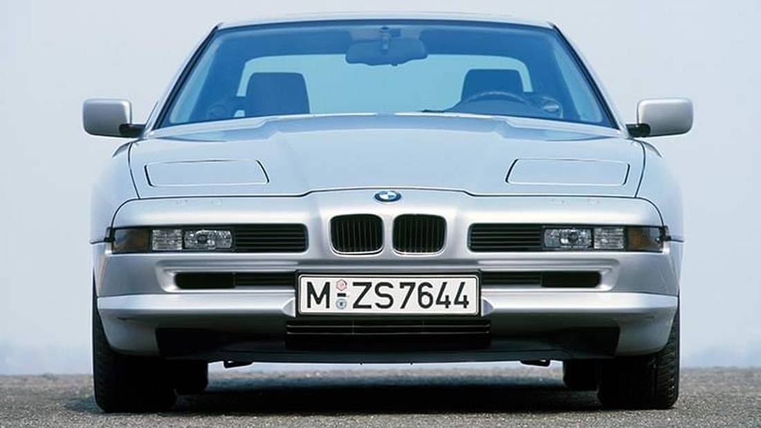 BMW Seria 8 privit din fata