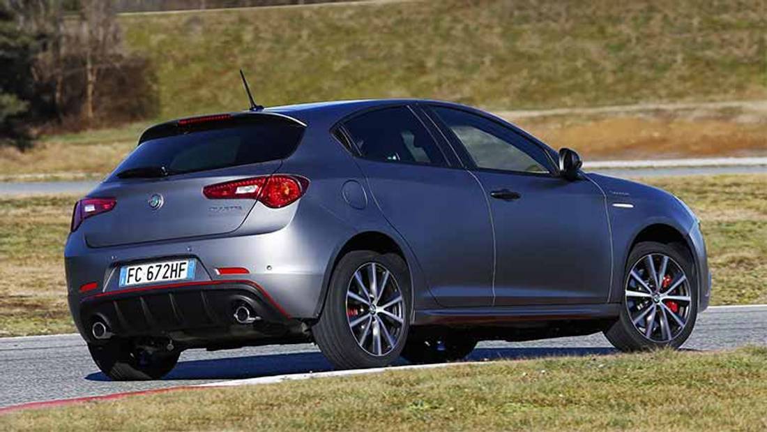 Alfa Romeo Giulietta vedere din spate