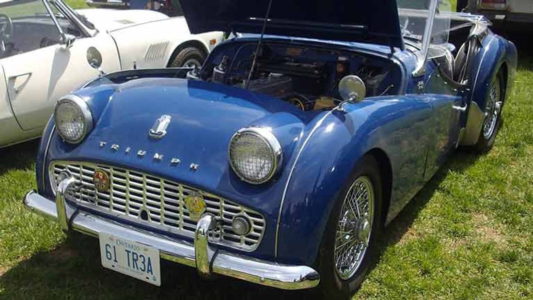 Triumph TR3 vazut din fata