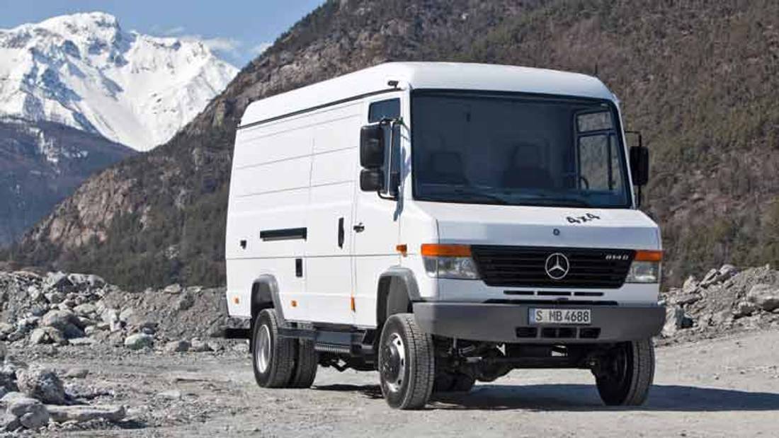 vedere din fata Mercedes Vario