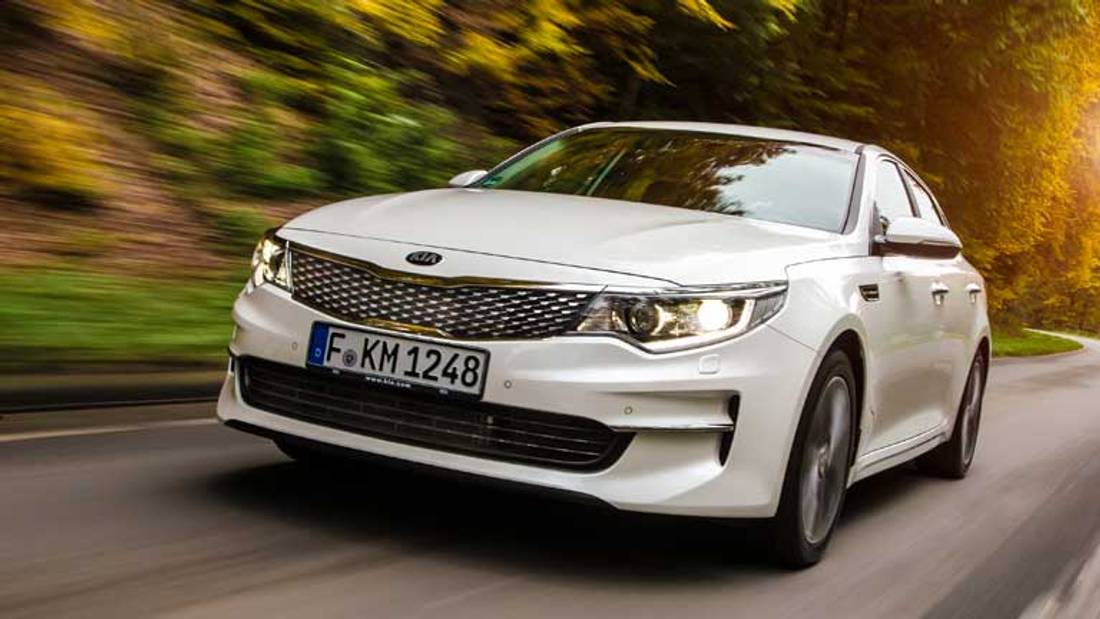 Kia Optima vedere din exterior