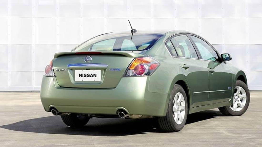 Nissan Altima din spate