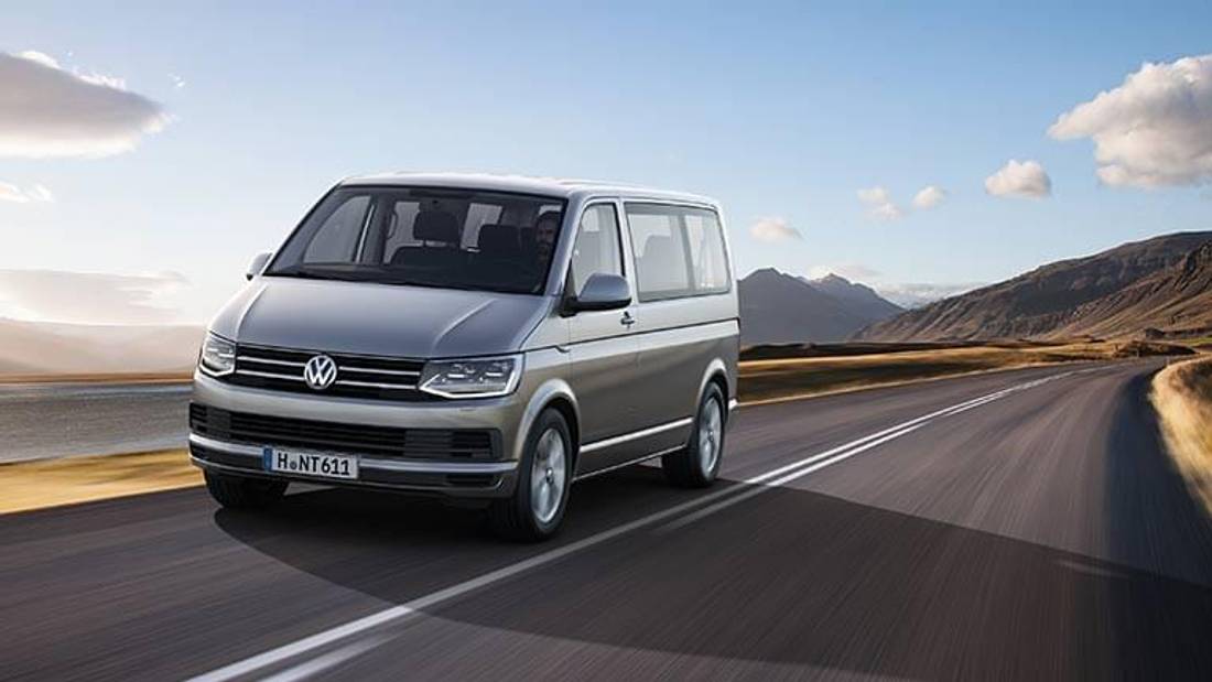 Volkswagen Transporter privit din fata