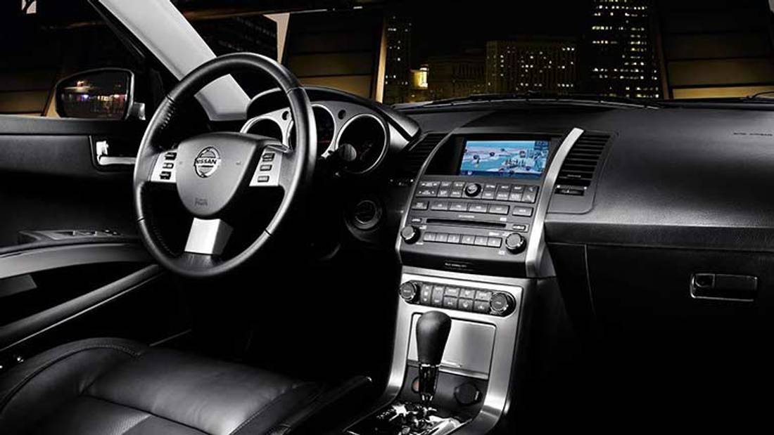 interiorul Nissan Maxima