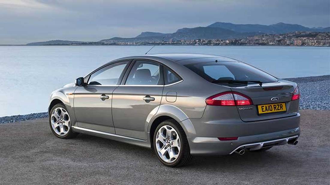 Ford Mondeo vedere din spate