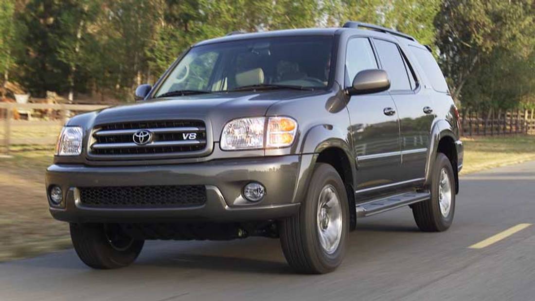 Toyota Sequoia privit din fata