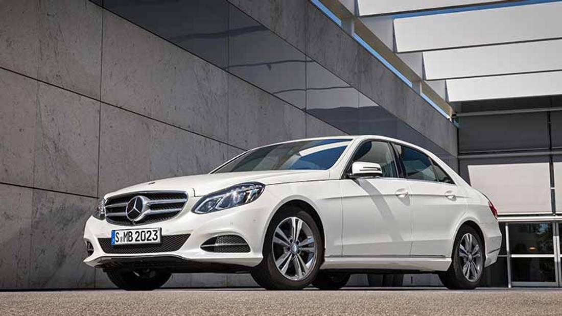 Mercedes E 200 vedere din lateral