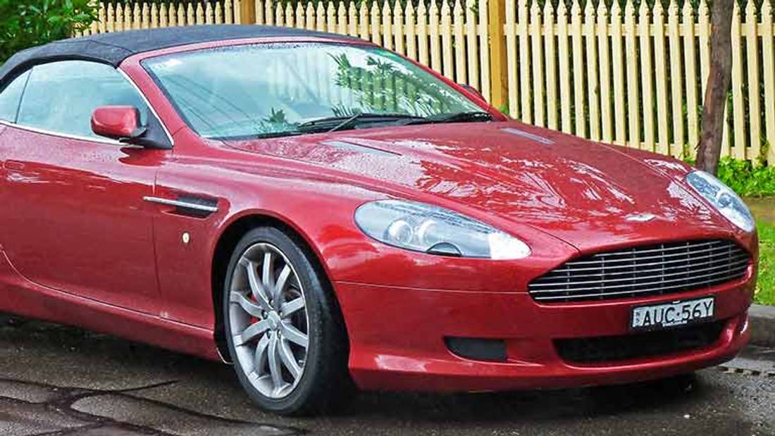 Aston Martin DB9 vedere din fata