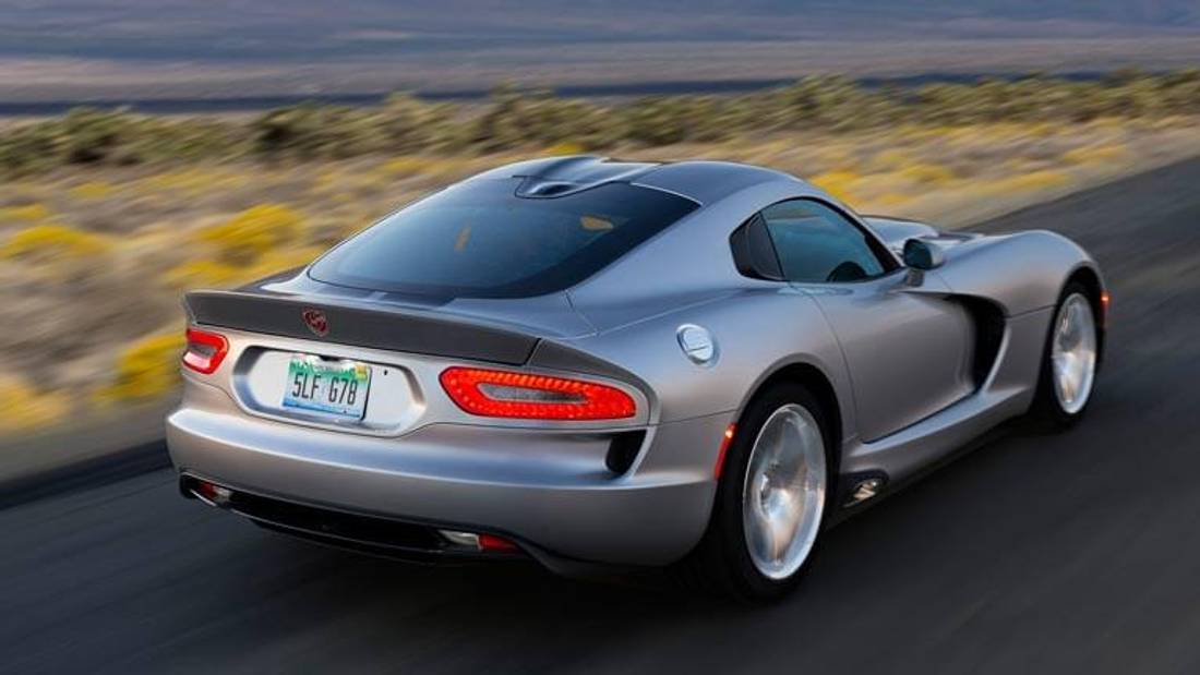 Dodge Viper vedere din spate