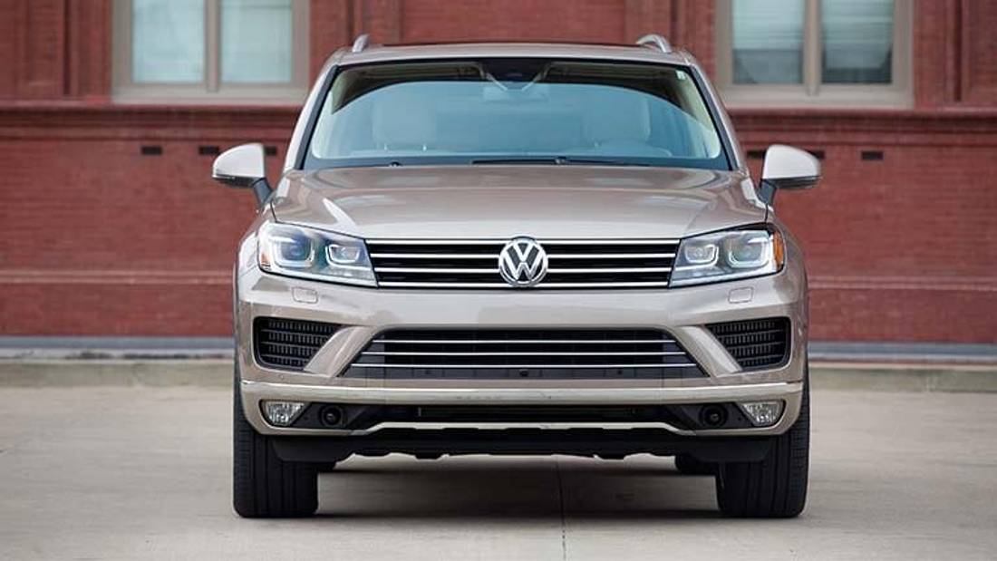 Volkswagen Touareg privit din fata