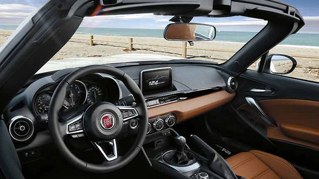 interiorul Fiat 124 Spider