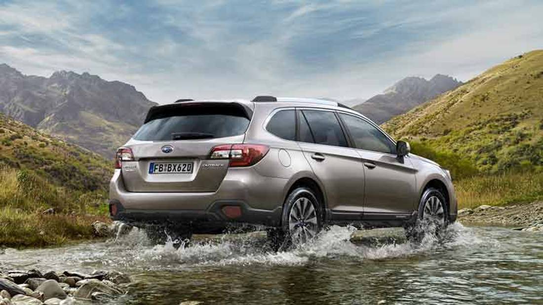 vedere din lateral Subaru OUTBACK