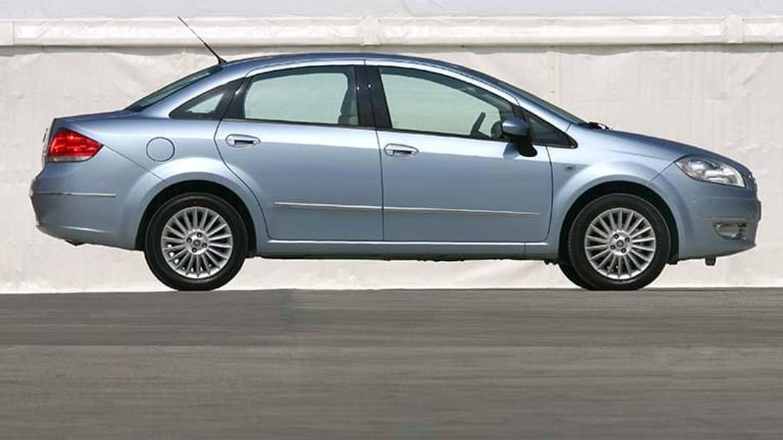 Fiat Linea vedere din lateral