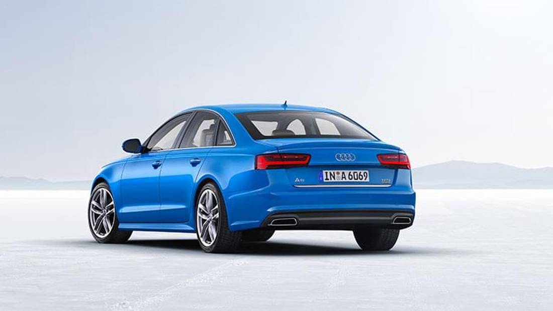 Audi A6 vedere din spate