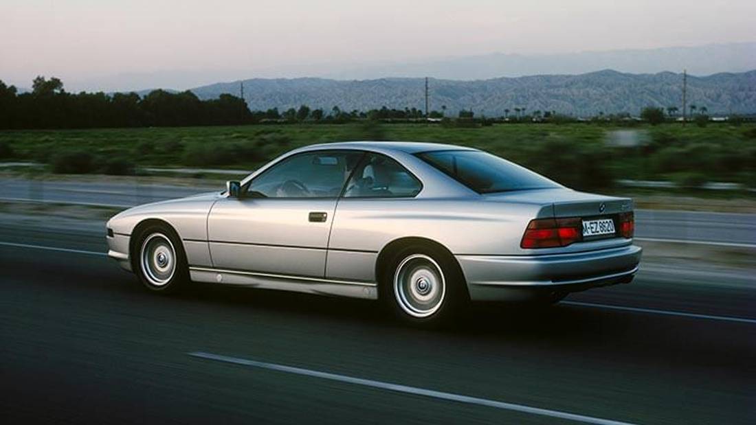 BMW 850 vedere din spate