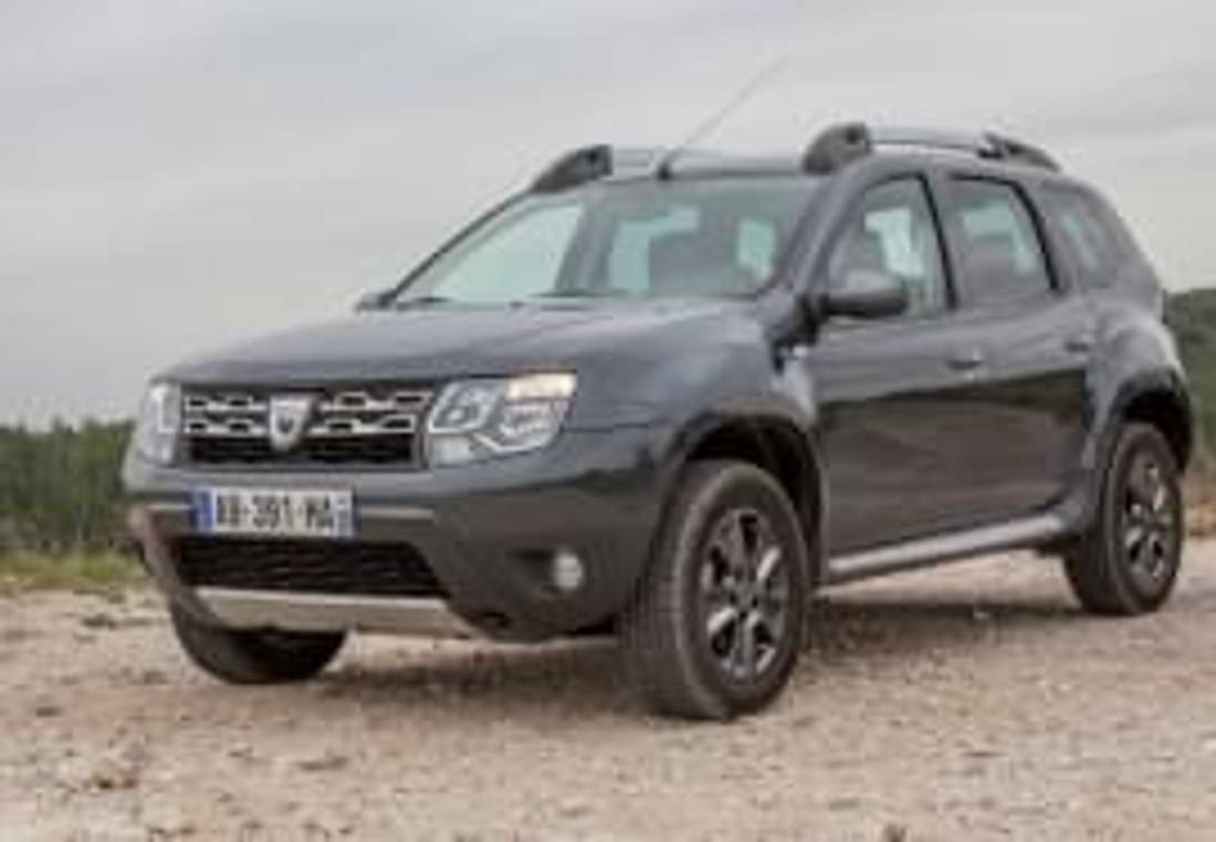 Dacia Duster privită din faţă