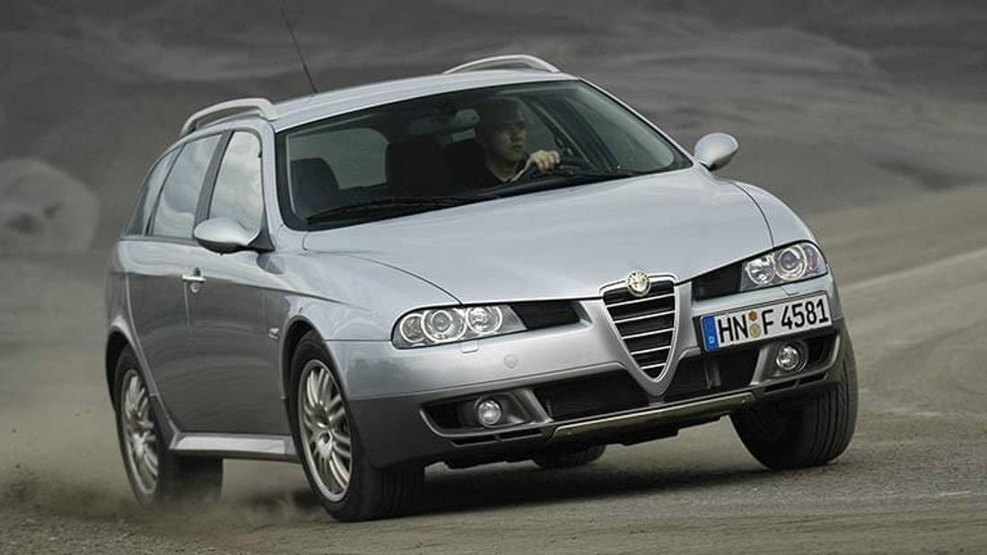 Alfa Romeo 156 privita din exterior