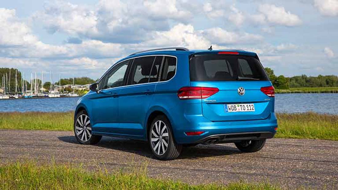 Volkswagen Touran din spate