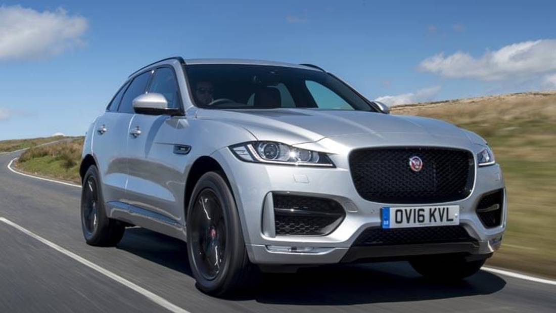 Jaguar F-Pace privit din fata