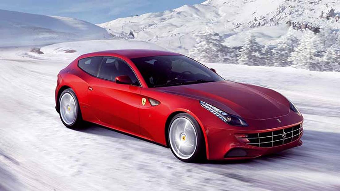 vedere din fata Ferrari FF