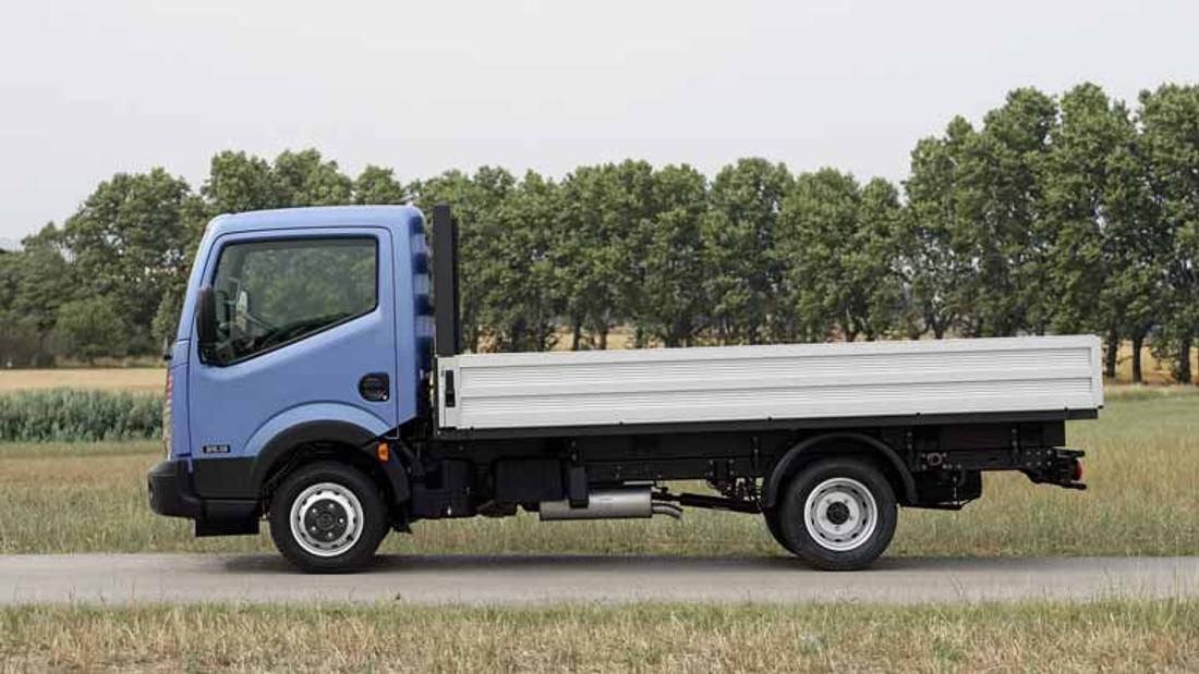 Nissan Cabstar din lateral