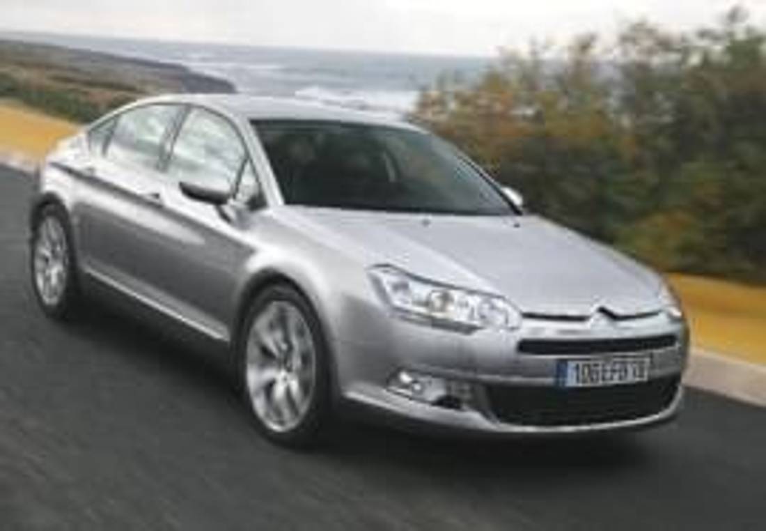 Citroën C5 privit din faţă