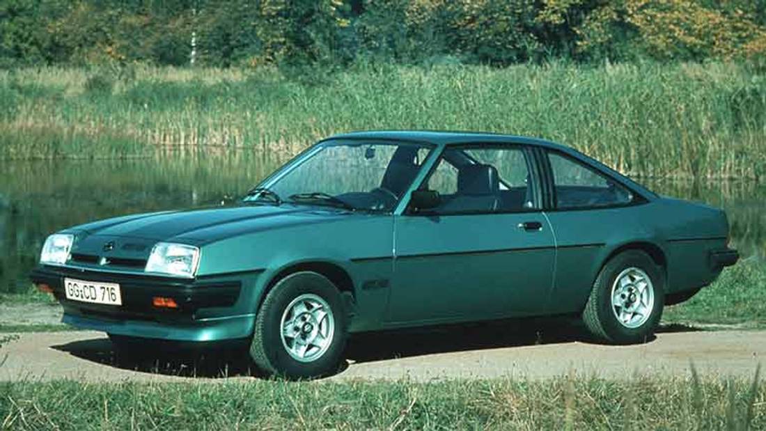 Opel Manta vedere din lateral