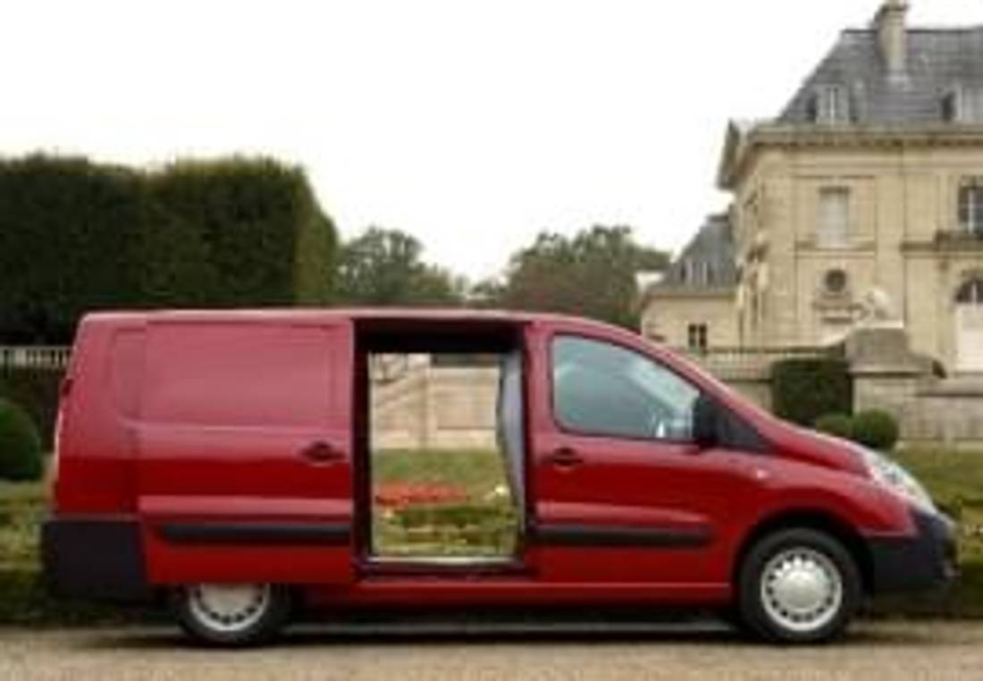 Citroën Jumpy privit din lateral