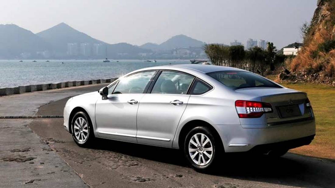 Citroen C5 vedere din spate