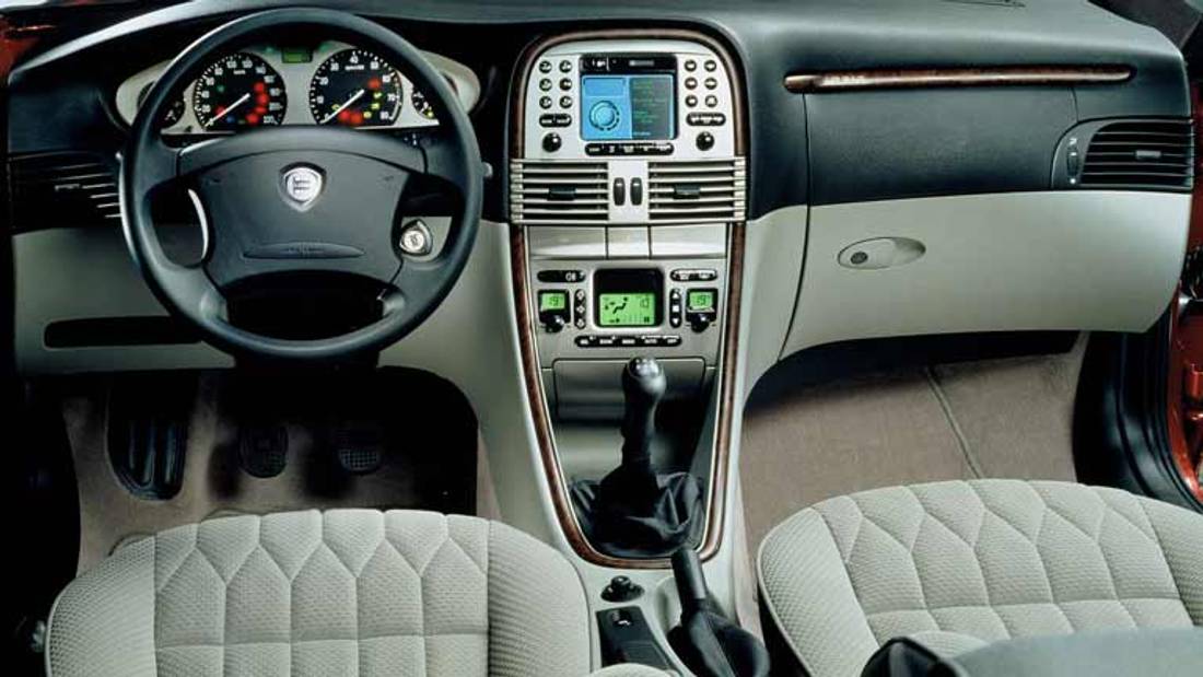 vedere interior Lancia Lybra