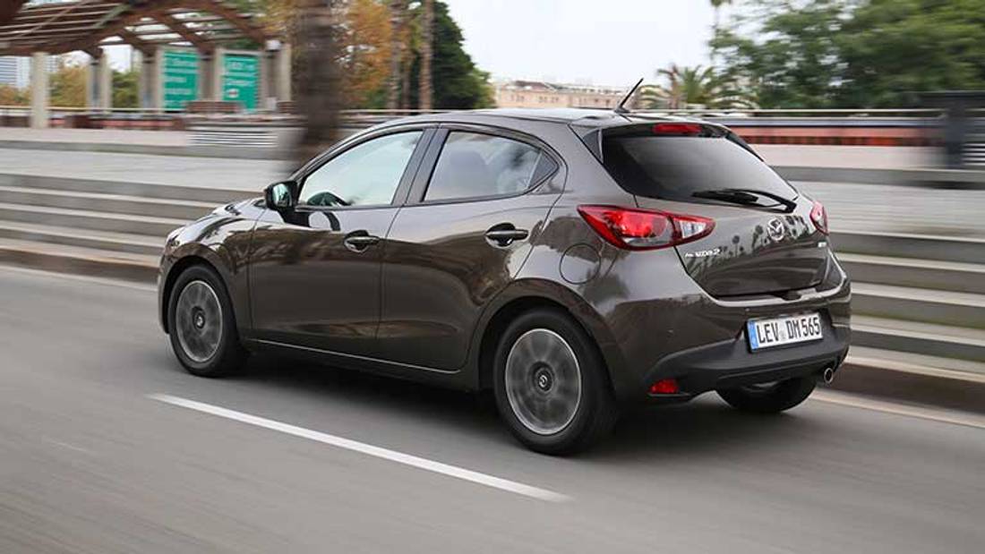 Mazda 2 privita din spate