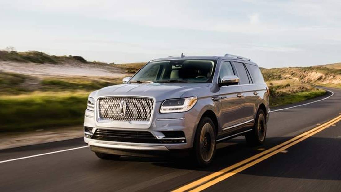 Lincoln Navigator din exterior