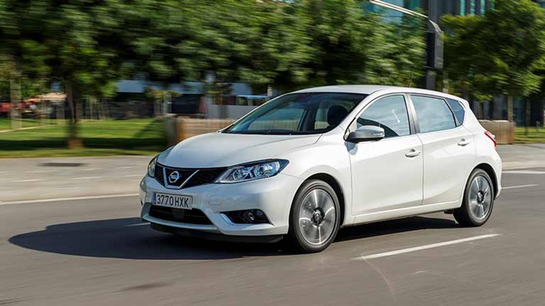 Nissan Pulsar vedere din lateral