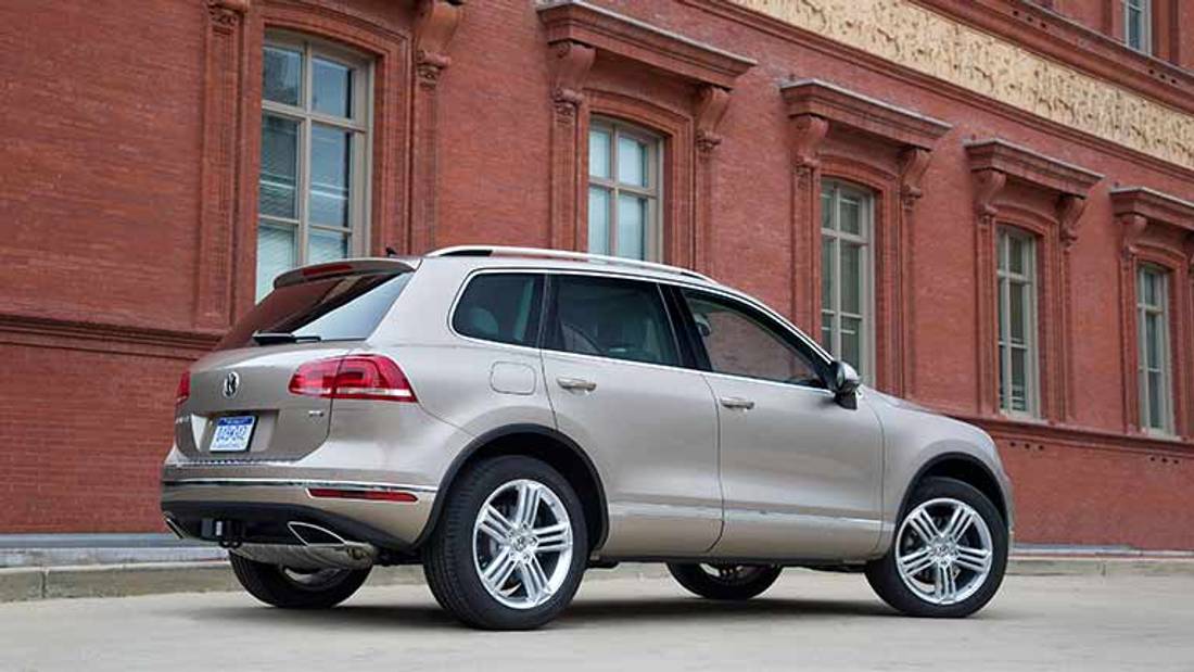 Volkswagen Touareg privit din lateral