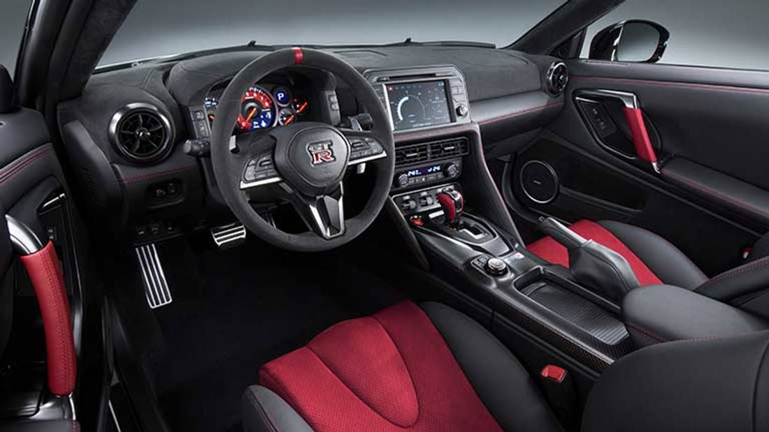 interior Nissan GT-R