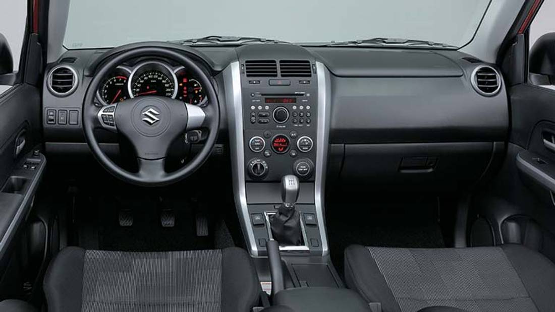Suzuki Grand Vitara interior