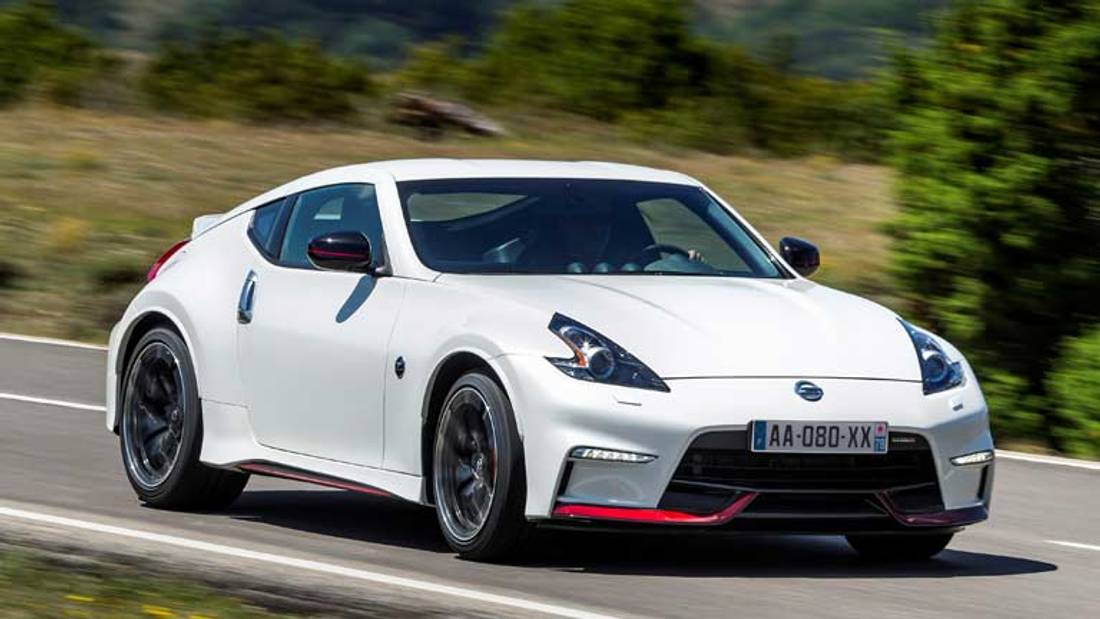 Nissan 370Z privit din fata