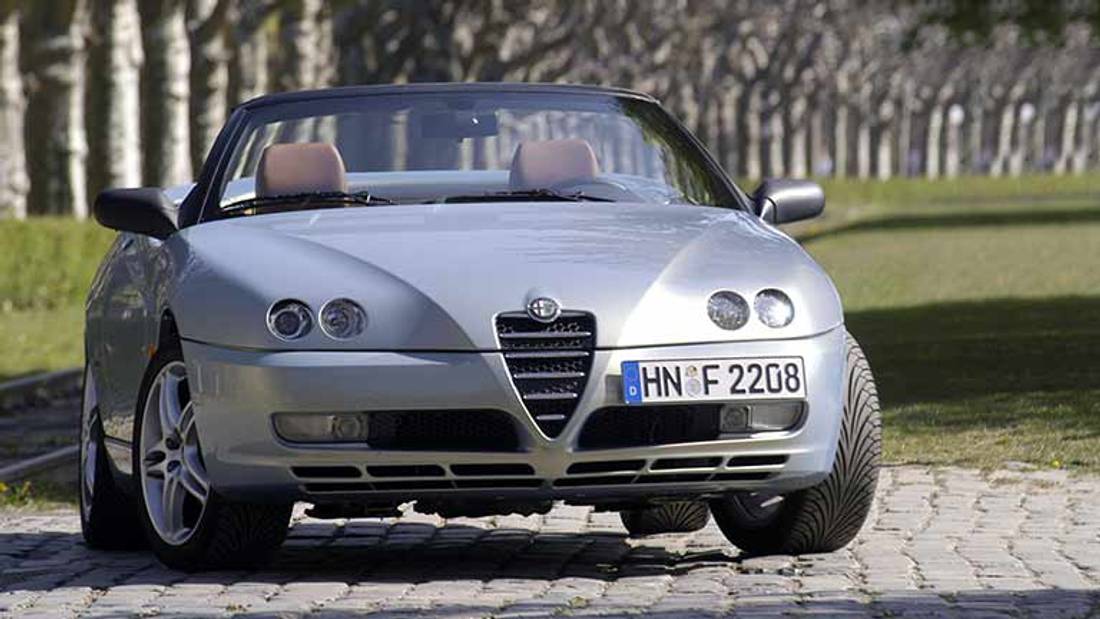 vedere din fata Alfa Romeo Spider