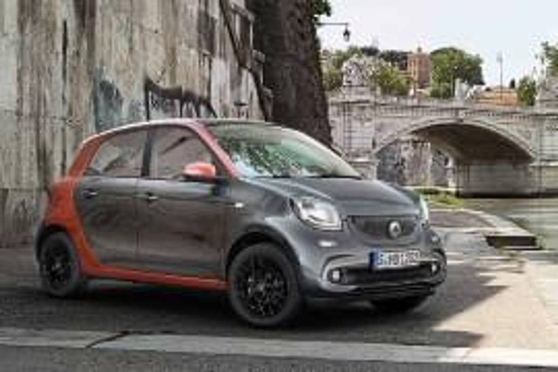 A doua generaţie Smart Forfour privită din faţă 