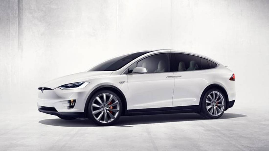 Tesla Model X vedere din fata