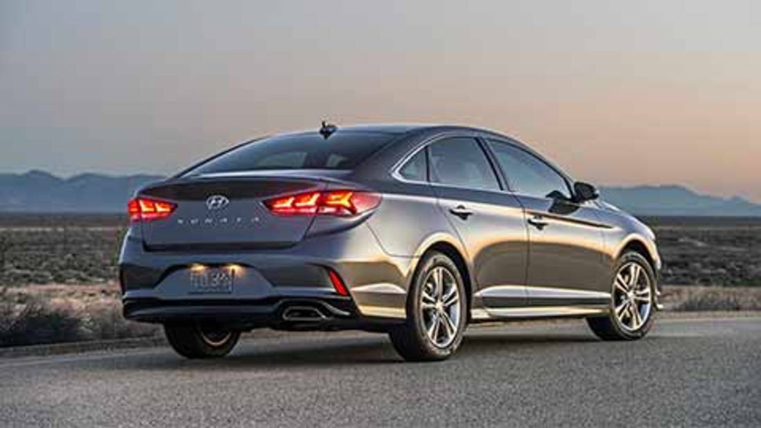 Hyundai Sonata vedere din spate